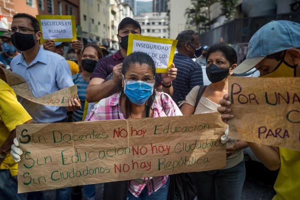 Ministra de Educación no atendió a los maestros porque está enferma: Sigue la protesta