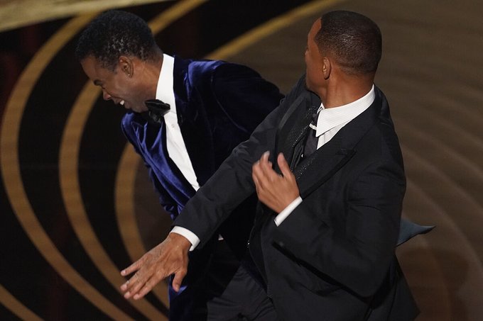 La bofetada de Will Smith fue objeto de bromas en los Óscar