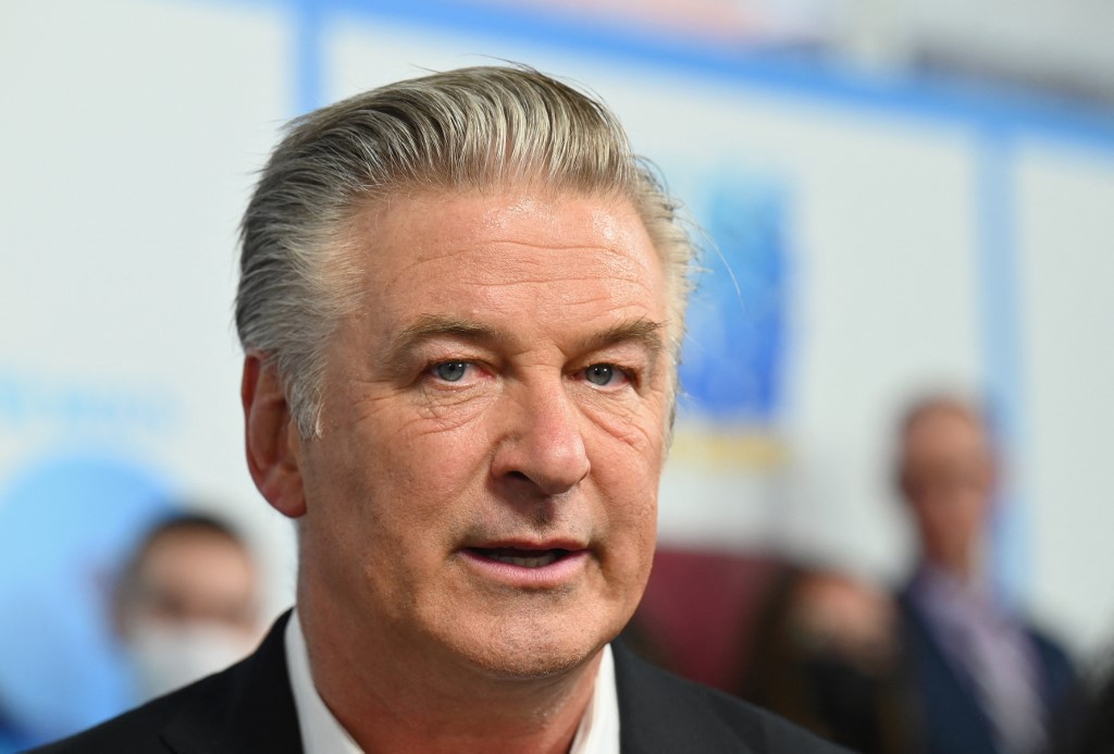 Retiran los cargos contra Alec Baldwin por la muerte de Halyna Hutchins