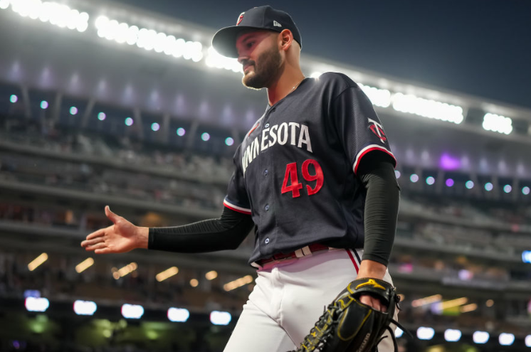 Pablo López firma extensión de contrato con los Mellizos