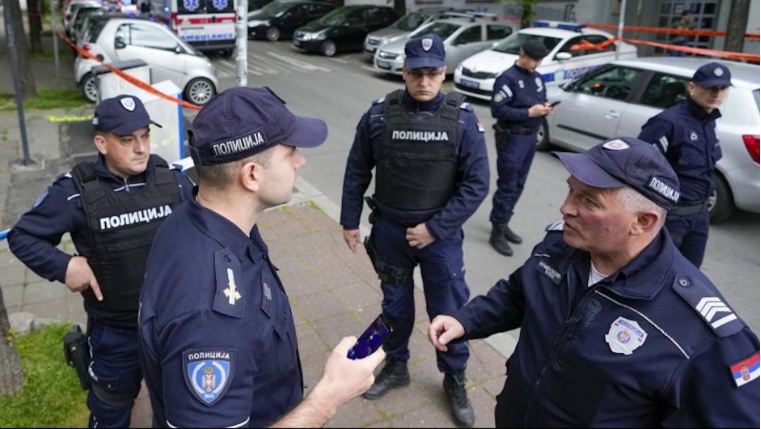 Tiroteo en escuela de Serbia deja 9 muertos, entre ellos 8 niños; hay un menor arrestado