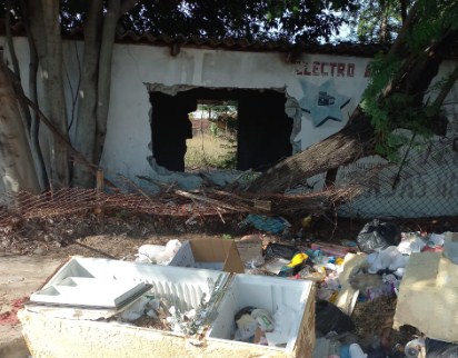 Taller abandonado es utilizado como vertedero de basura en Sabaneta: Vecinos no soportan los malos olores y temen una epidemia
