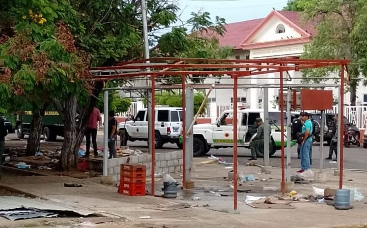 Denuncian que la GNB desalojó a los vendedores informales que están frente a la Castillo Plaza