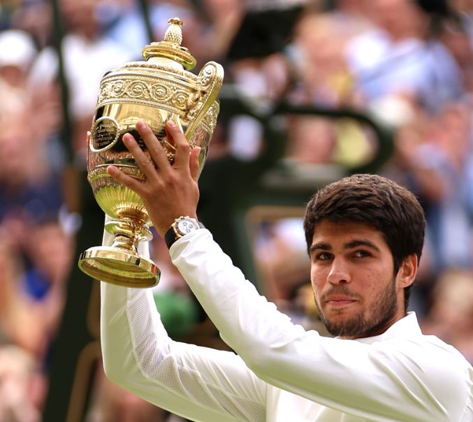 Carlos Alcaraz, campeón de Wimbledon tras vencer a Novak Djokovic en una emocionante final
