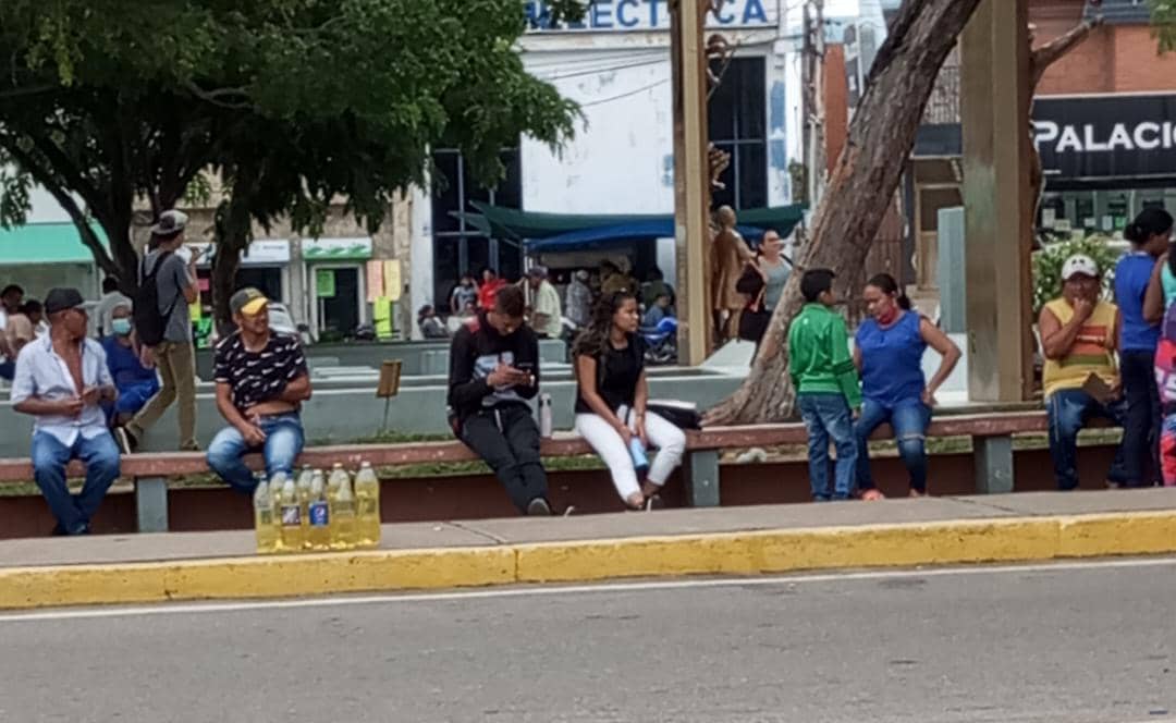 Decretan emergencia en la Villa del Rosario de Perijá por falta de combustible en las E/S: Yukpas tienen el control en las plazas