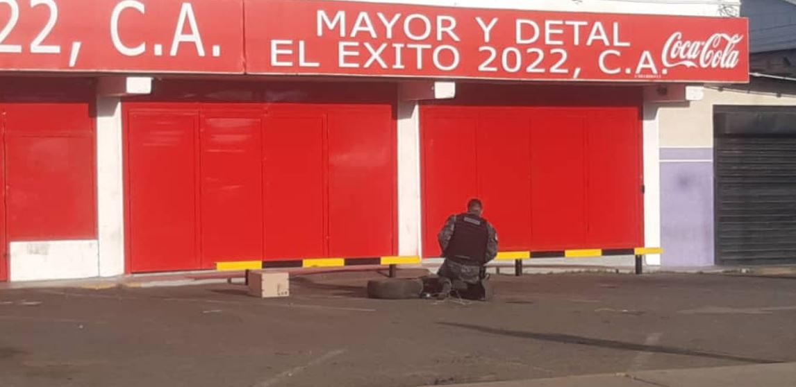 Lanzaron explosivo en otro comercio de La Curva de Molina