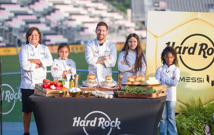 Niña venezolana se viraliza durante la presentación de la hamburguesa de Messi (Video)
