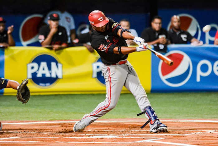 Cardenales blanqueó 6-0 a Caribes en el Chico Carrasquel