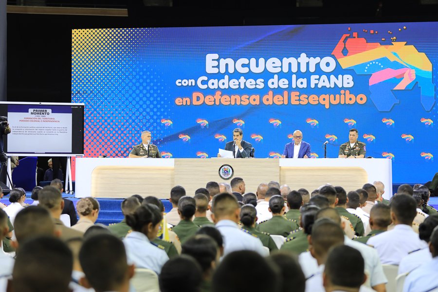 «La oligarquía racista de Perú ha arremetido contra nuestra noble selección»: Maduro