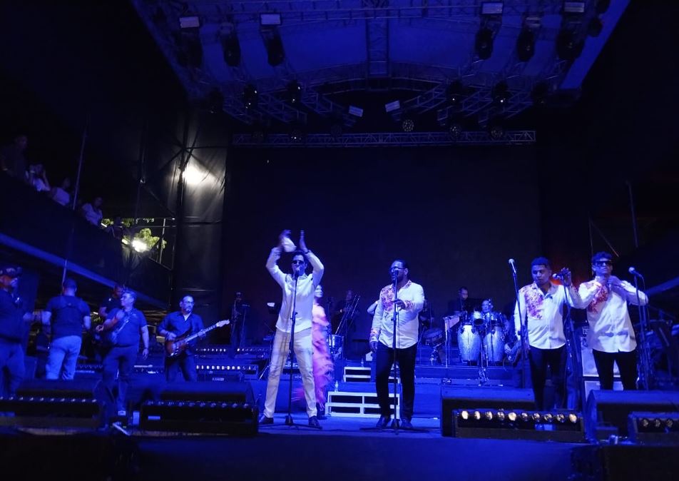 Alegría, música y diversión: así se vivió el Amanecer de Feria en tarimas de 5 Julio