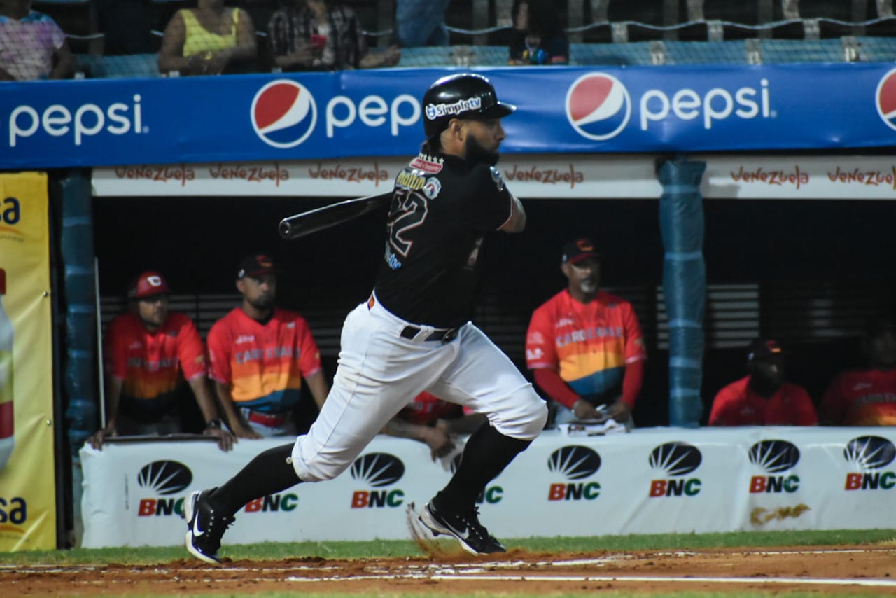 Águilas consigue su primera victoria de la temporada ante Cardenales