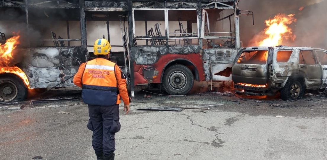 Asciende a 15 los fallecidos tras incendio de camión y varios vehículos en la autopista Gran Mariscal de Ayacucho (+Lista)