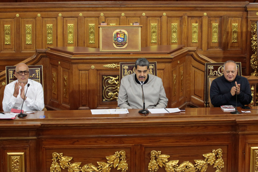 Maduro celebró reunión con parlamentarios previo al inicio del año legislativo