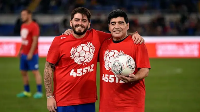 Hijo de Armando Maradona: 