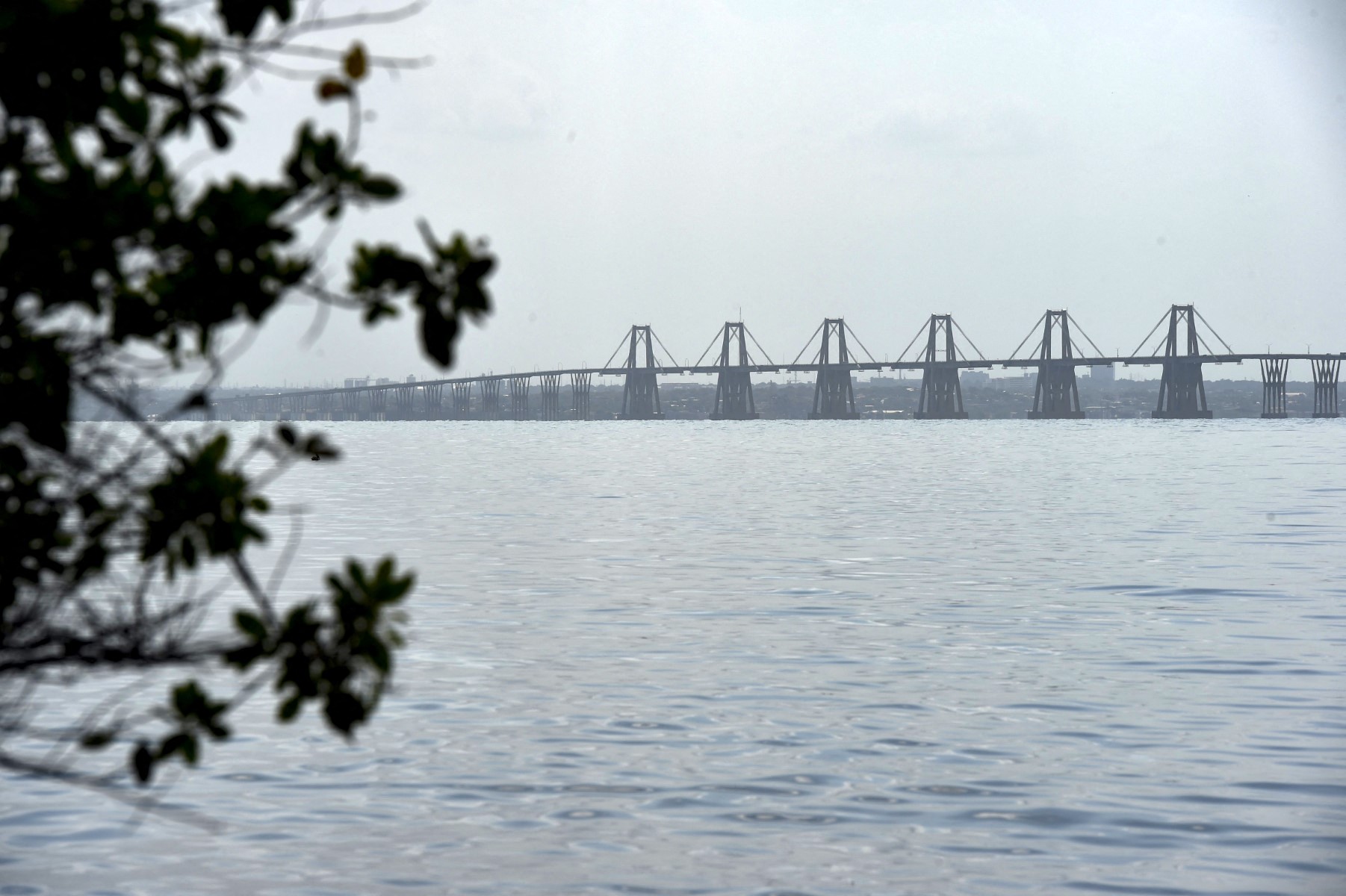 Áreas nubladas sobre el Lago de Maracaibo anuncian posibles lluvias este jueves 26-Dic