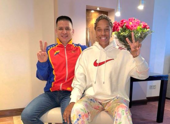 Yulimar Rojas recibió la visita del ministro del Deporte: Se siente muy bien y avanza en su recuperación