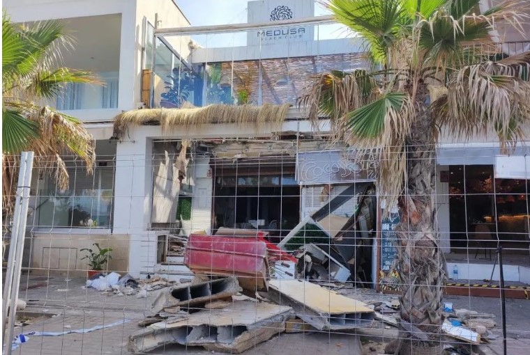 Detienen al dueño del restaurante Medusa Beach por el derrumbe de la estructura que dejó cuatro muertos y 14 heridos en Mallorca, España