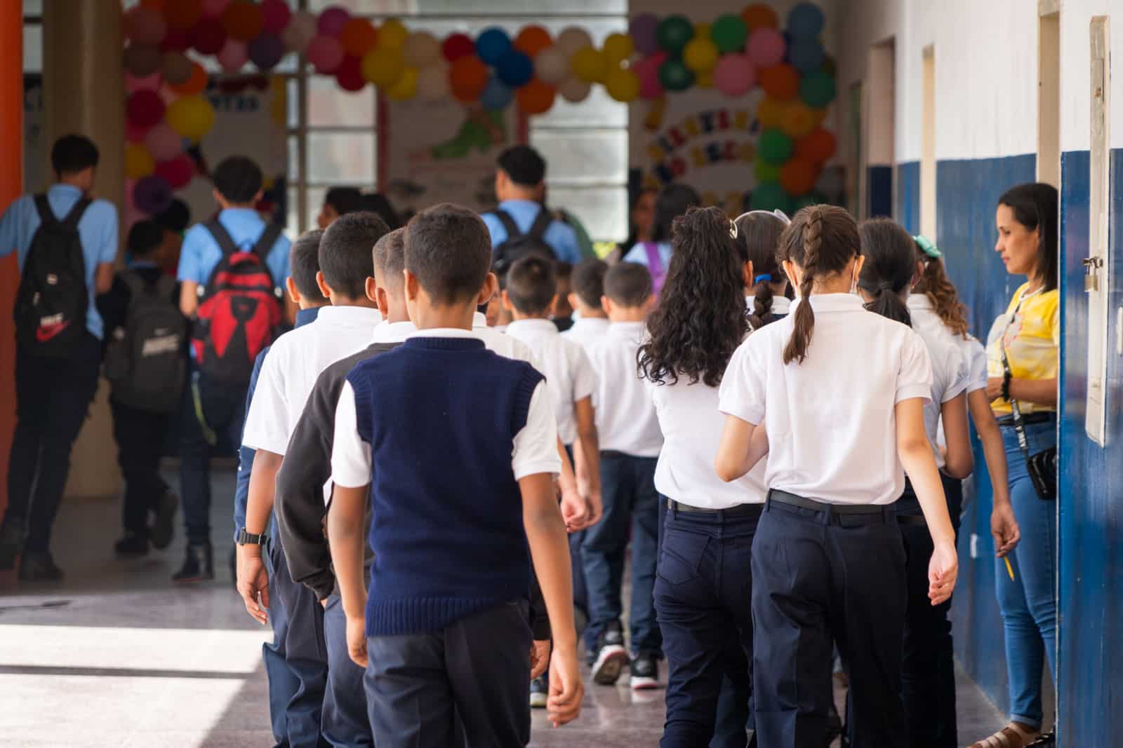 Ministerio de Educación anuncia suspensión de clases en el país por los comicios del 25-May