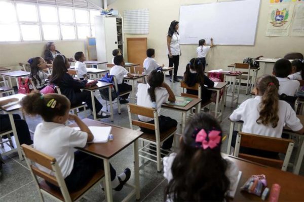 Actividades en escuelas públicas y privadas mantendrán su horario regular: Ministerio de Educación