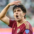 AC Milan sigue de cerca al venezolano Jon Aramburu
