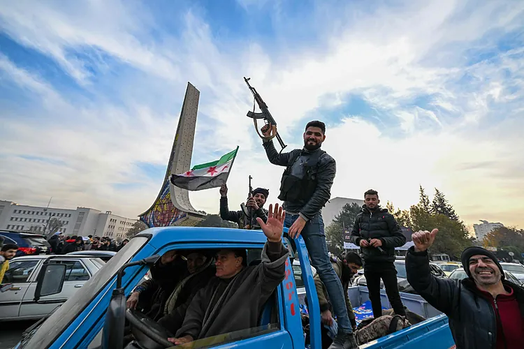 El gobierno de la familia Al-Asad cayó después de 53 años en Siria: rebeldes tomaron el poder