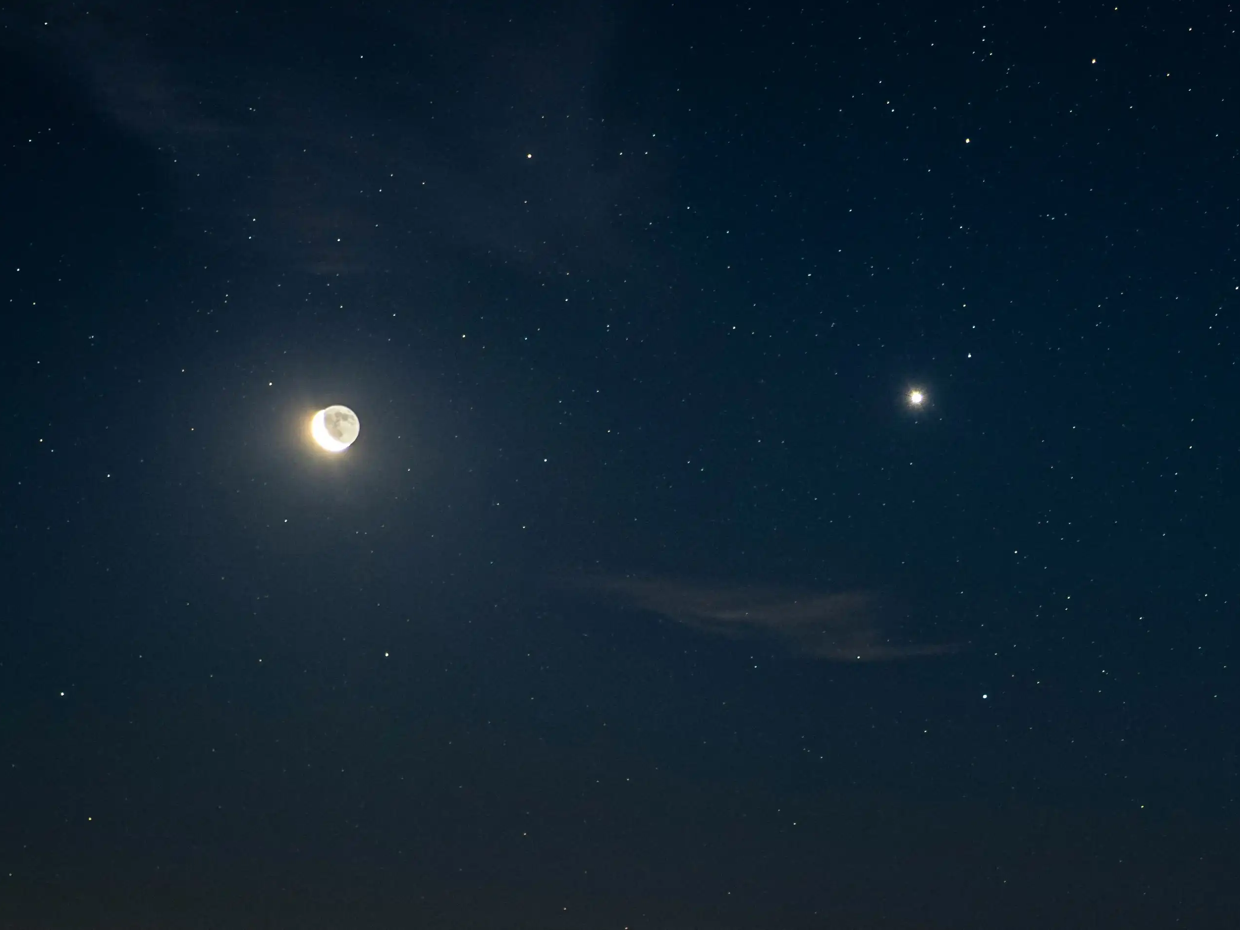 Captan desde el cielo marabino una imagen sobre Venus y la Luna juntos