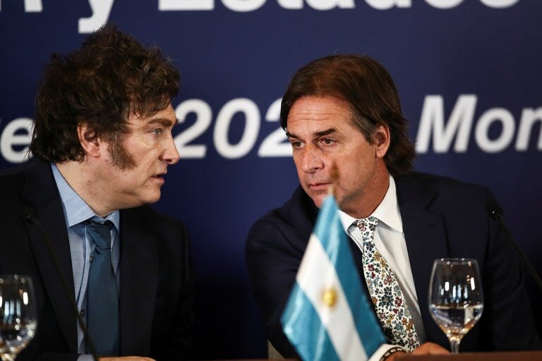 El mensaje de Luis Lacalle Pou a Javier Milei en el Mercosur: “No sabe las veces que he bregado por la libertad y la prosperidad, presidente