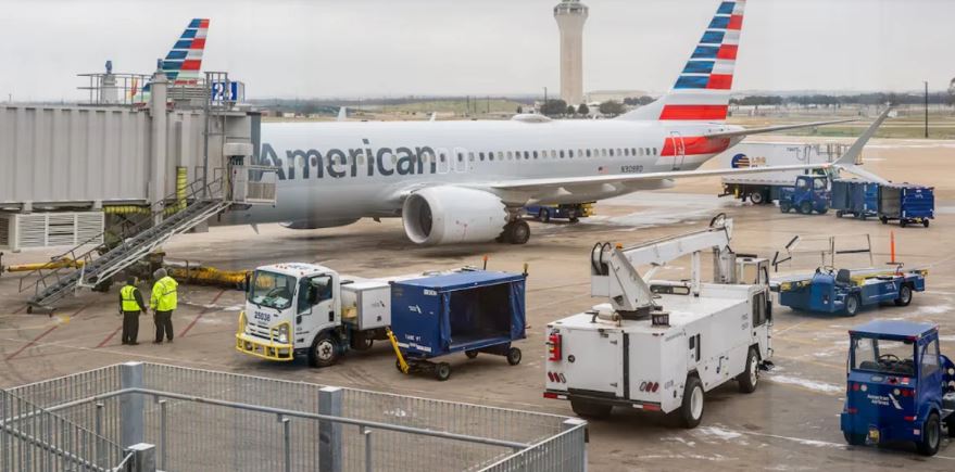 Pasajeros de avión de American Airlines fueron evacuados de emergencia por incendio: 173 fueron atendidos