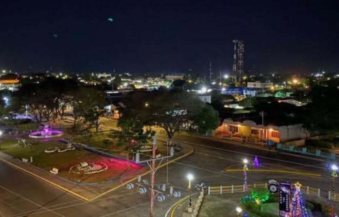 Camioneta arrastró una moto luego del encendido de luces de La Villa del Rosario