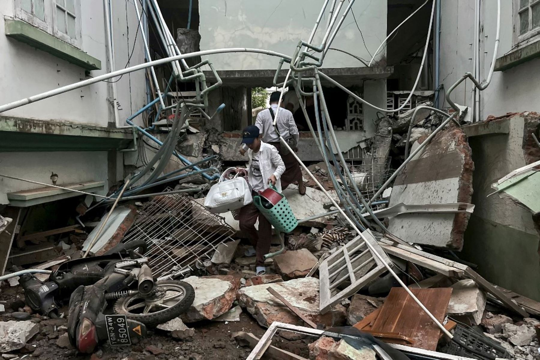 Se eleva a mil 644 la cifra de muertos por el devastador terremoto en Birmania