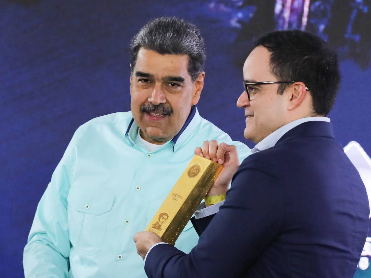 Nicolás Maduro entregó al BCV una tonelada de lingotes de oro producidos en el país para sus reservas