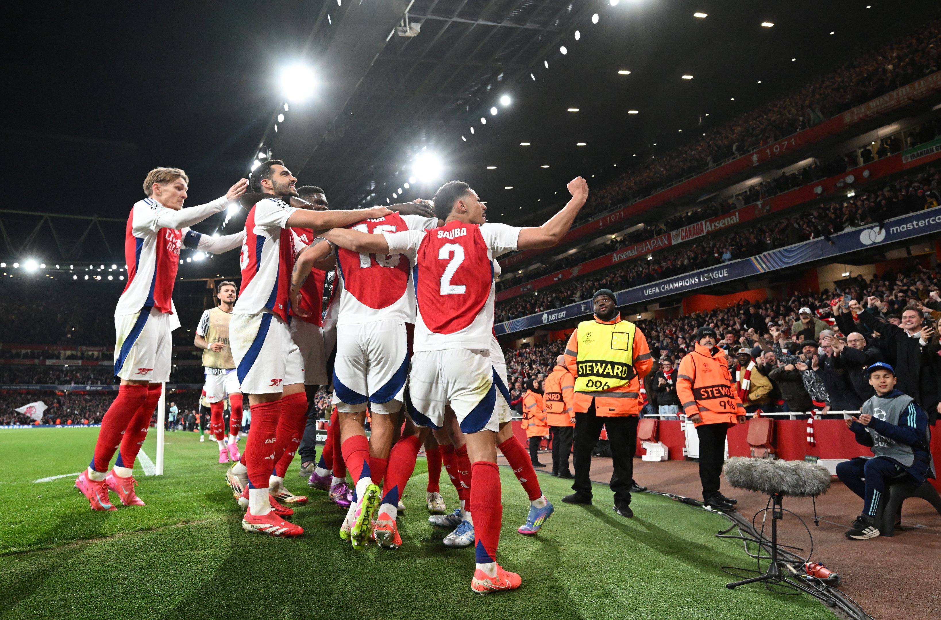 Arsenal goleó a Real Madrid en la Uefa Champions League y se acerca a las semifinales