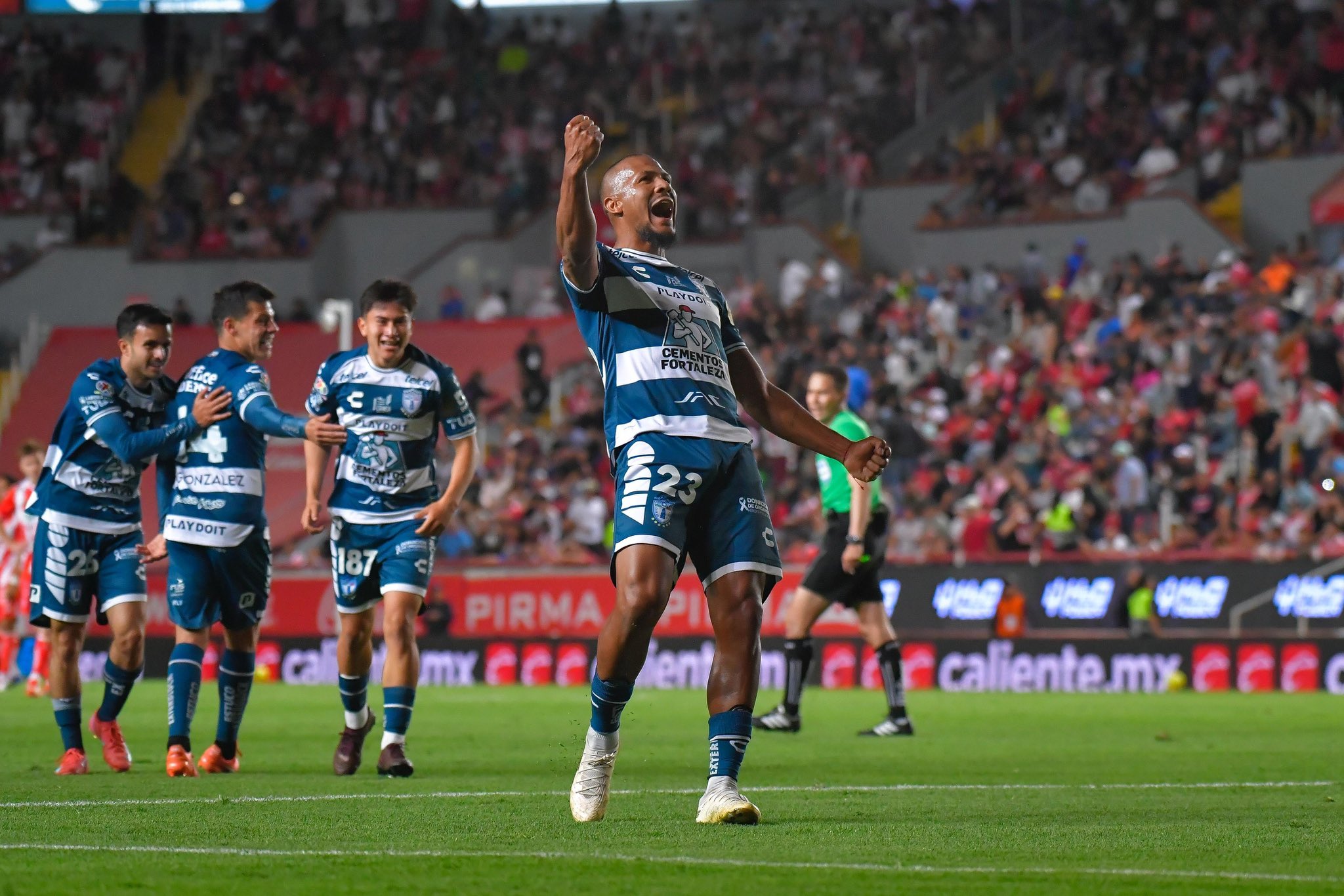 Salomón Rondón anotó hat trick ante Necaxa y sigue su gran momento