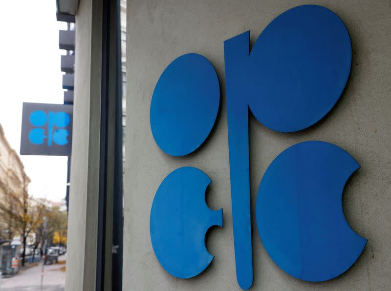 La OPEP+ acelera el aumento de la producción y el precio del petróleo se desploma un 6 %