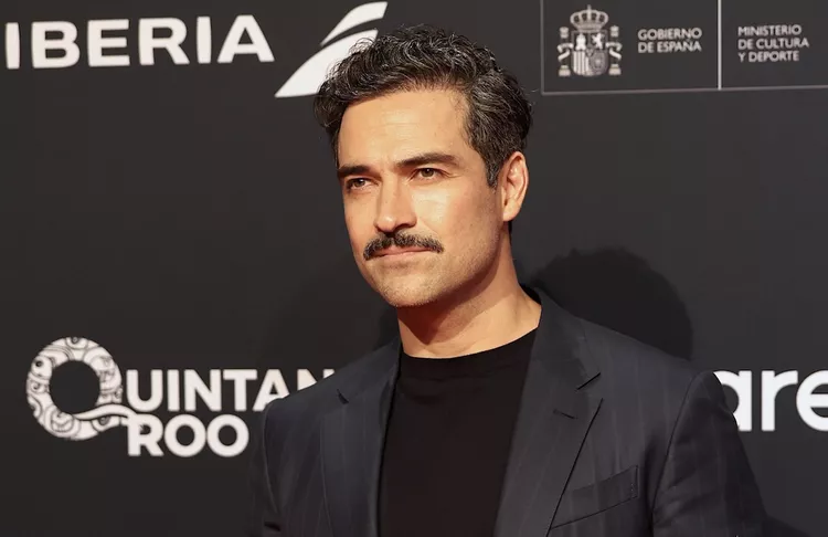 El actor Alfonso Herrera, protagonista de RBD llora la muerte de su padre