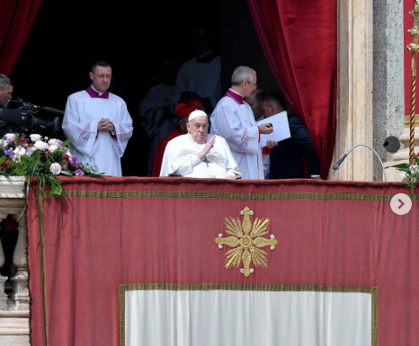 Así fue la última aparición pública del papa Francisco en la misa de Pascuas