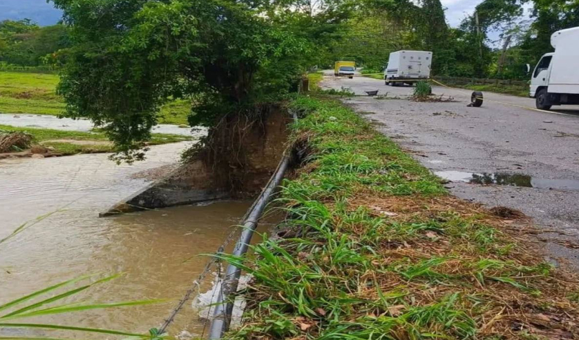 En Mérida, crecida del río Gavilanes socavó el puente de la Troncal 001