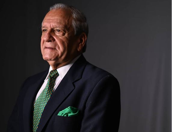 Charles Hernández: 