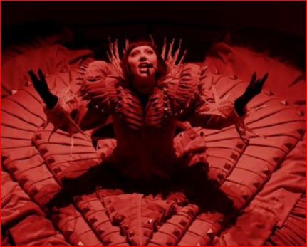 Lady Gaga deslumbra en Coachella resucitando una versión mejorada de 