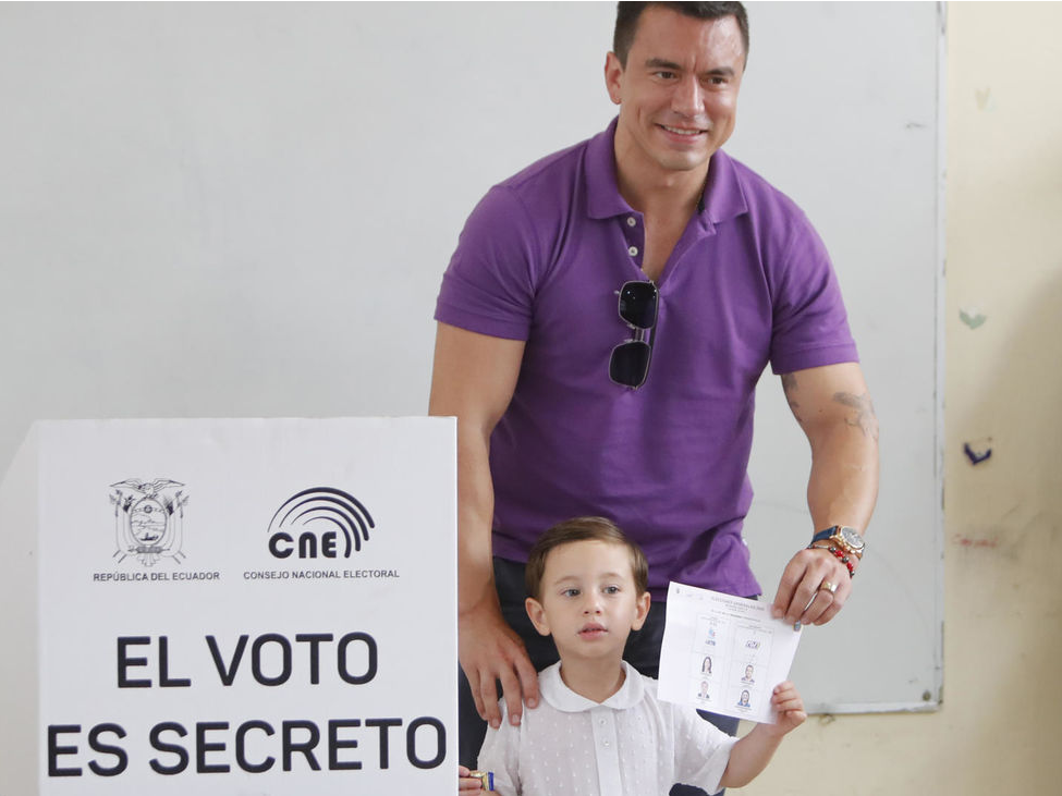 Noboa se perfila como ganador de las elecciones en Ecuador, según los primeros resultados