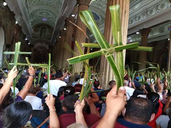 Nicolás Maduro pide en Domingo de Ramos fortaleza espiritual para afrontar adversidades
