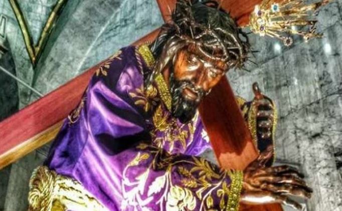 Fieles veneran al Nazareno de San Pablo en todo el país: Orquídeas moradas lo adornan durante su peregrinación