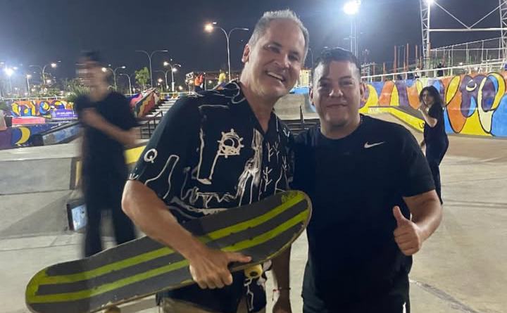 Omar Vizquel patinó en el skatepark del parque Ana María Campos de Maracaibo