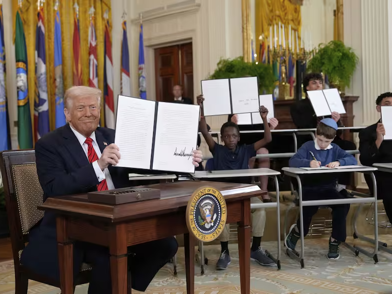 Nuevos requisitos y reglas para migrantes que entran en vigor el 11 de abril en Estados Unidos