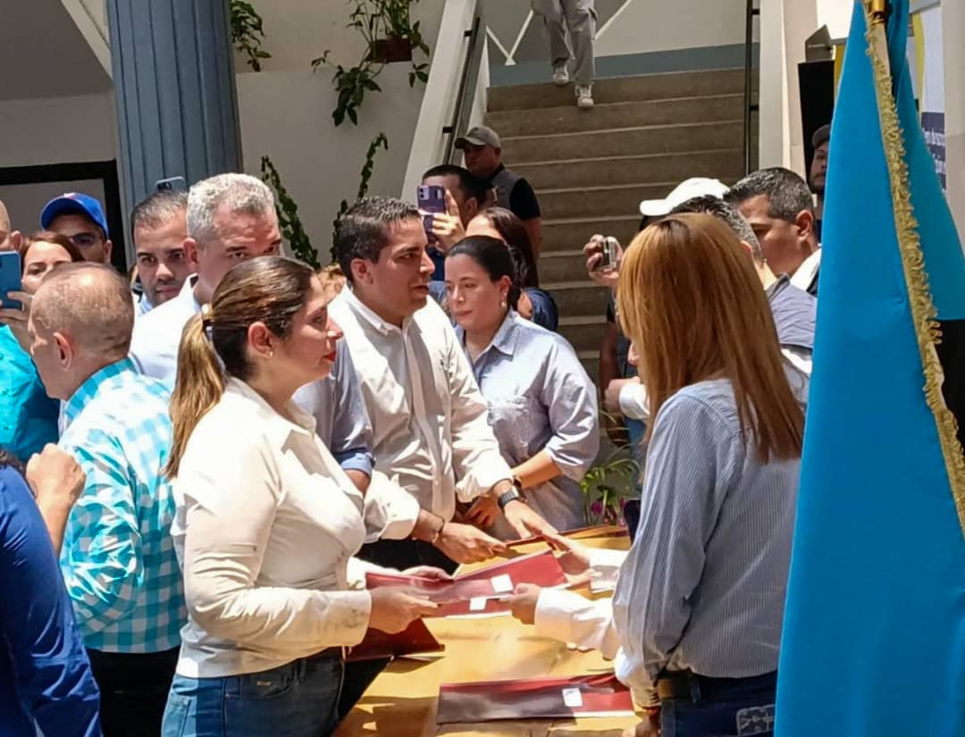 Nora Bracho inscribe candidatura a la AN y anuncia nombres de aspirantes al Parlamento nacional y Consejo Legislativo del estado Zulia