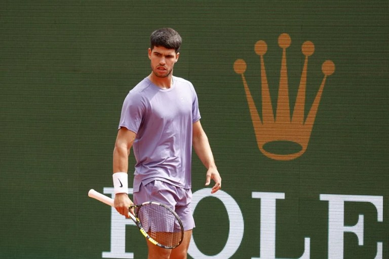 Carlos Alcaraz clasificó a semifinales de Montecarlo tras lograr remontada