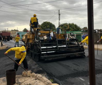 Inician trabajos de asfaltado en la ruta de transporte del barrio San José de Maracaibo