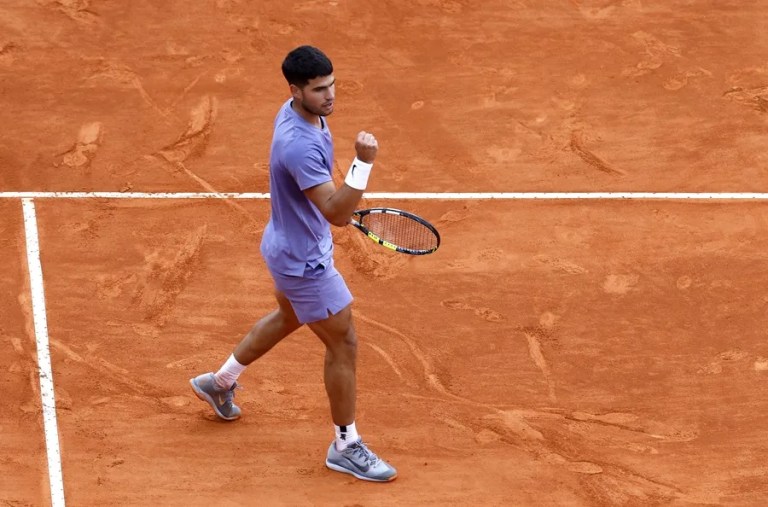 Carlos Alcaraz clasifica a cuartos en Montecarlo tras superar a Altmaier