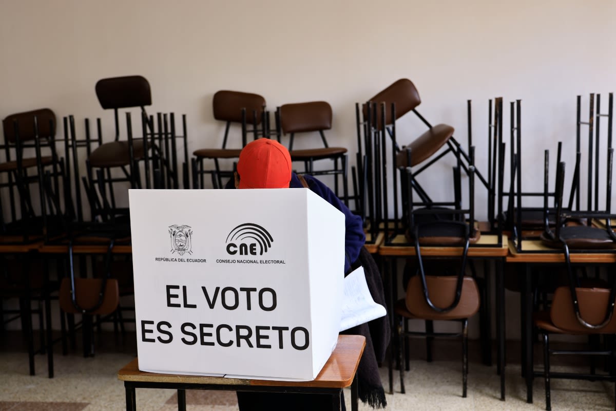Segunda vuelta presidencial en Ecuador avanza con ‘Voto en Casa’