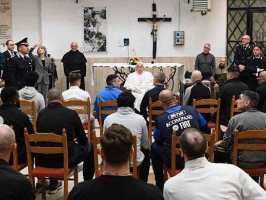 Papa visitó a detenidos en la cárcel Regina Coeli de Roma